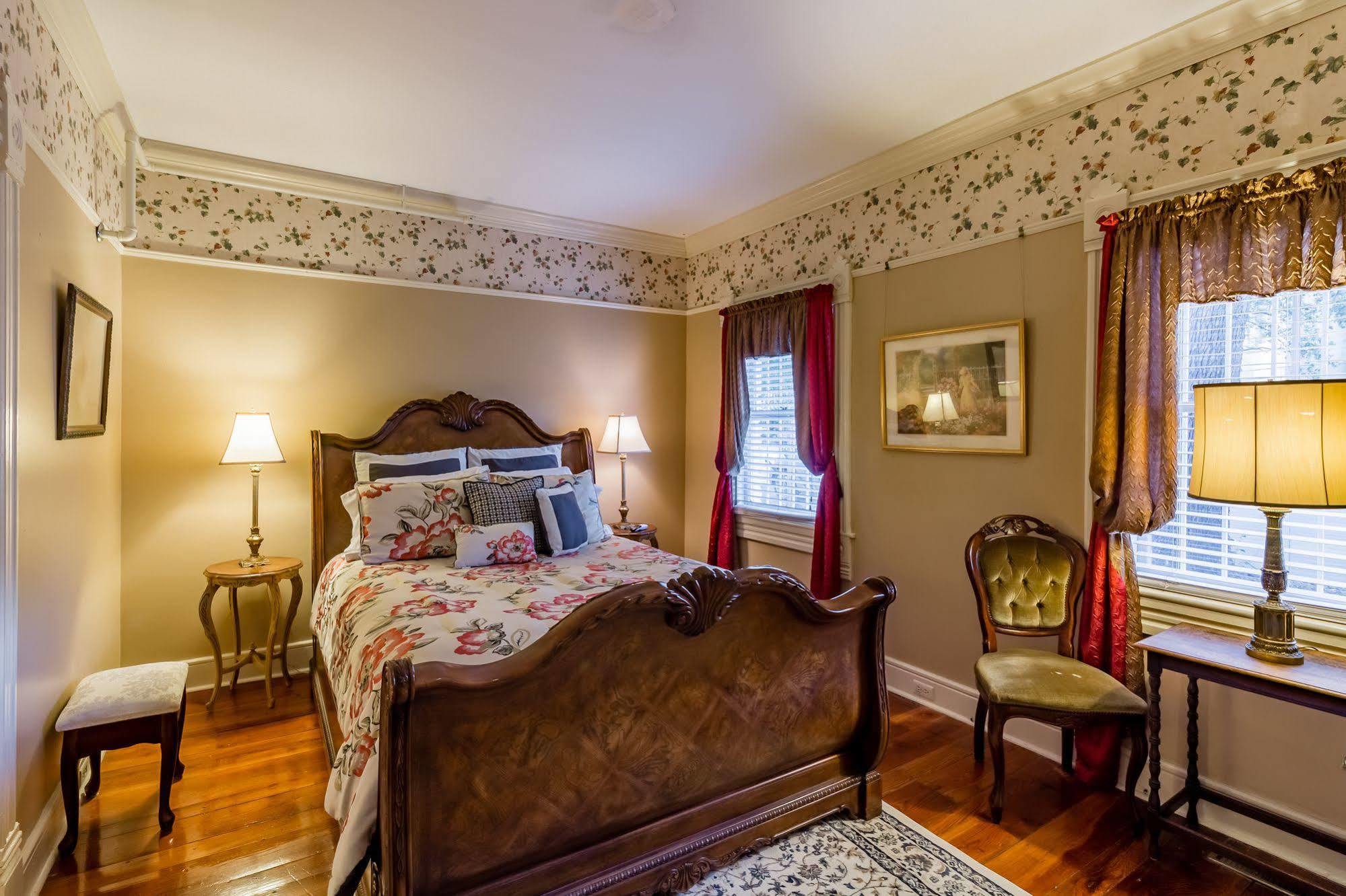 Bed and Breakfast Amethyst Garden Savannah Esterno foto