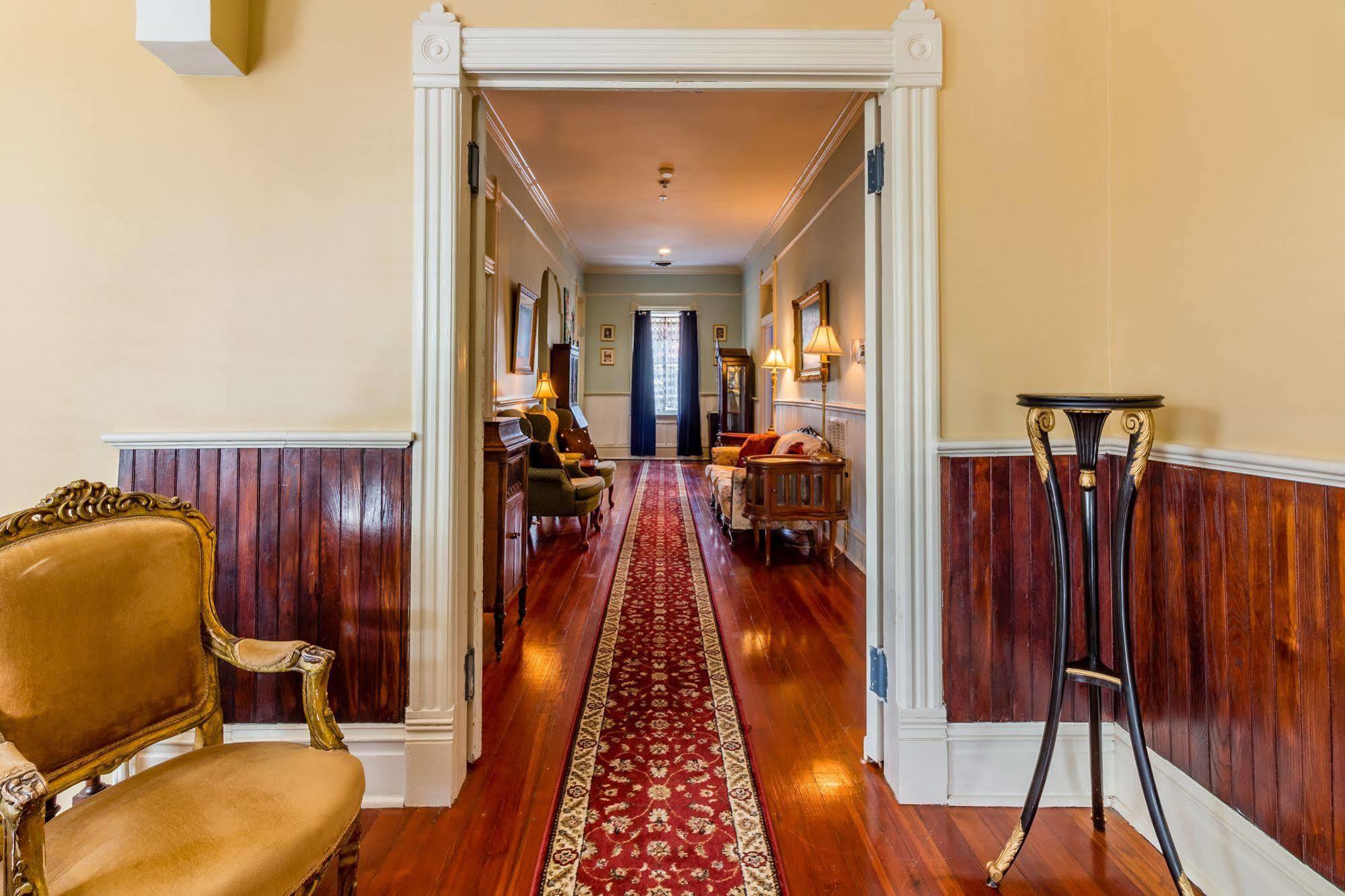 Bed and Breakfast Amethyst Garden Savannah Esterno foto