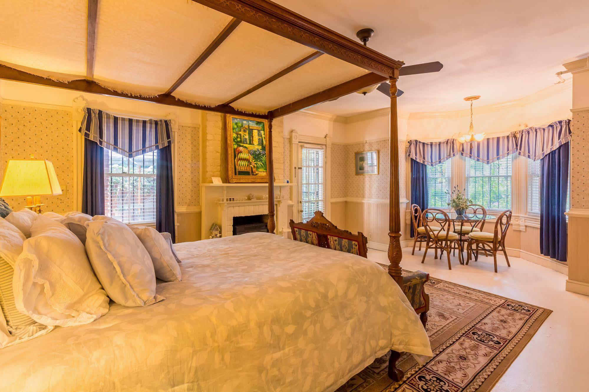 Bed and Breakfast Amethyst Garden Savannah Esterno foto