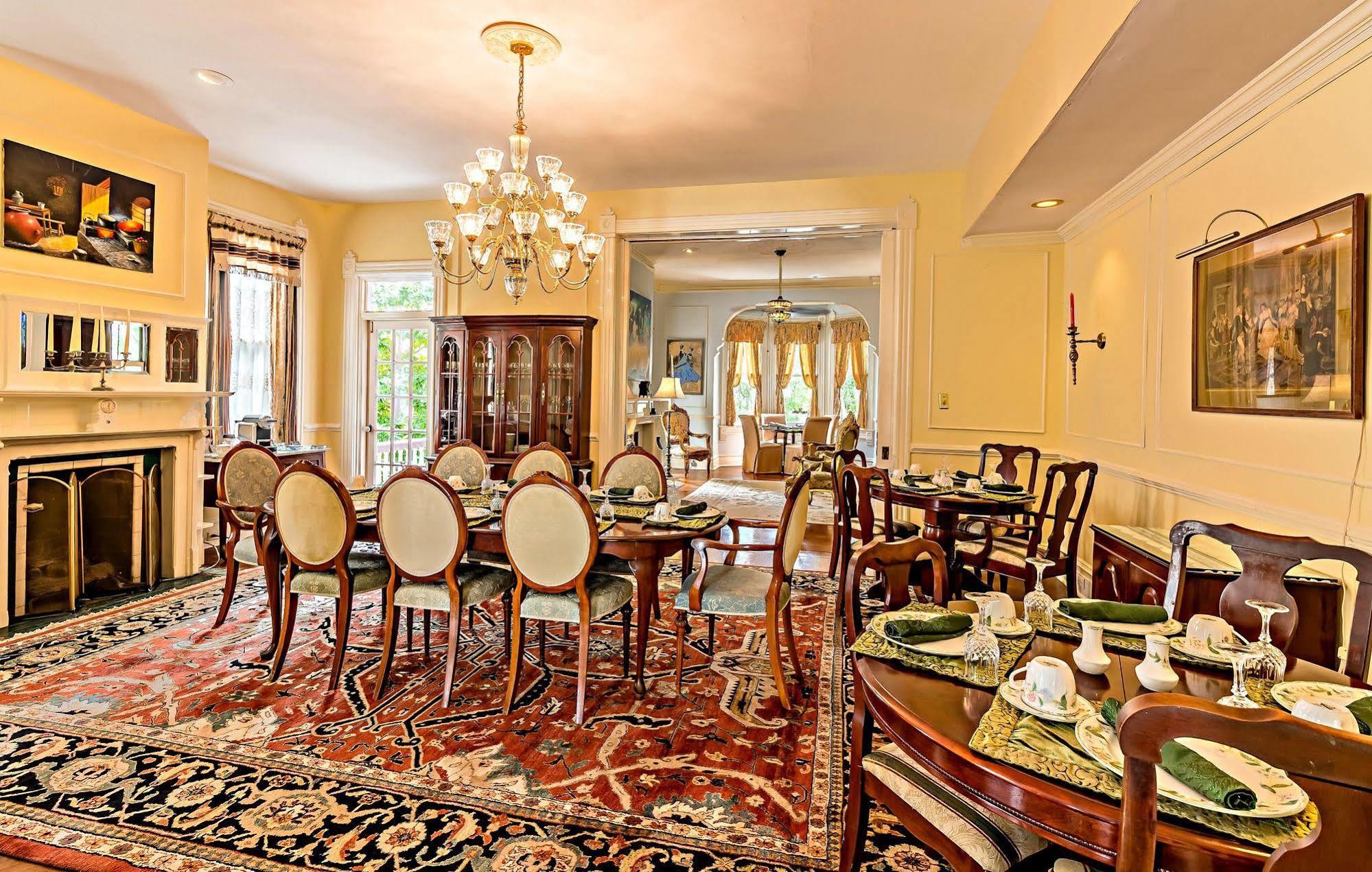 Bed and Breakfast Amethyst Garden Savannah Esterno foto